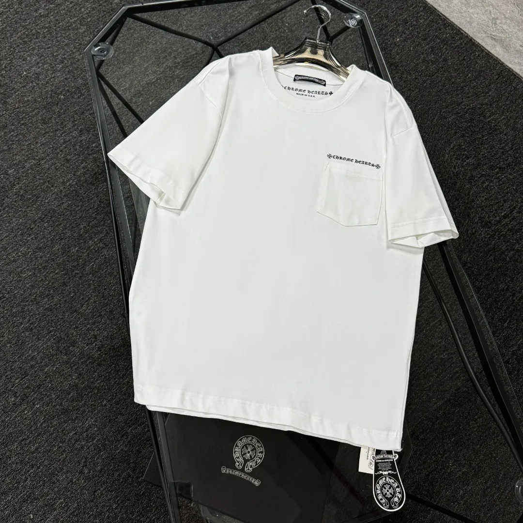 P170 Chrome Hearts Chrome Hearts 25 high-end versions. The fabric is made of 300 grams of high-density pure cotton. It does not deform or shrink. It has three labels. It is the same style for men and women. Technology: Digital printing. Color: White. Black. SIZE: S-XL.